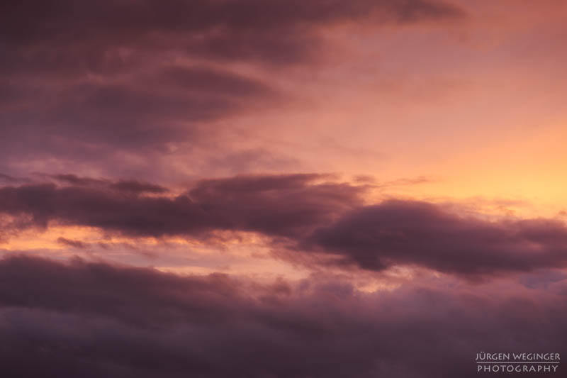 dramatischerhimmel, Wolkenzauber, Lichtdurchbruch, Naturfotografie, Wolkenkunst, Naturschauspiel, Himmelsspektakel, Lichtspiel, Wolkenbruch, Wolkengemälde, Wolkenmalerei, Himmelsmalerei, Wolkenzauber, lichtundschatten, Wolkenstimmung