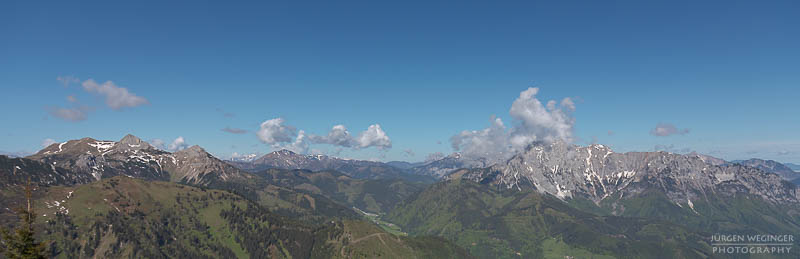 Gebirge mit Wolken